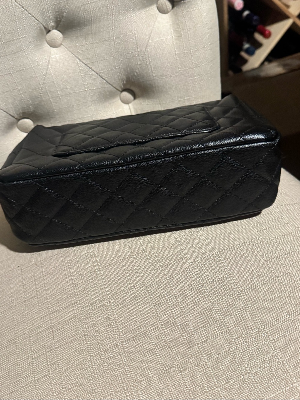 Ello Classy black Whitley Quilted Chain Shoulder Bag w/ Turn‑Lock Closure - Picture 4 of 9